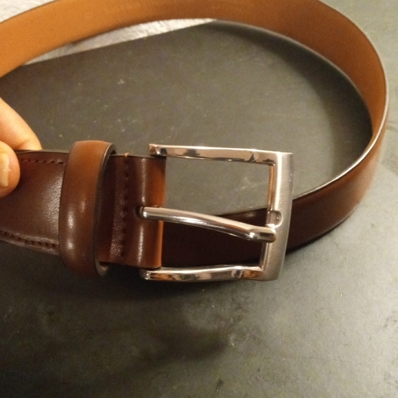 GORGEOUS NEW Berragamo Italy Tan Sz 40" Genuine Leather Belt w Chrome Buckle. - Picture 2 of 5
